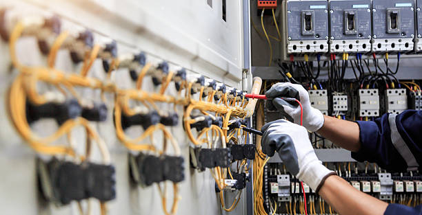 Professional Electrician technician working in Warsaw, MO